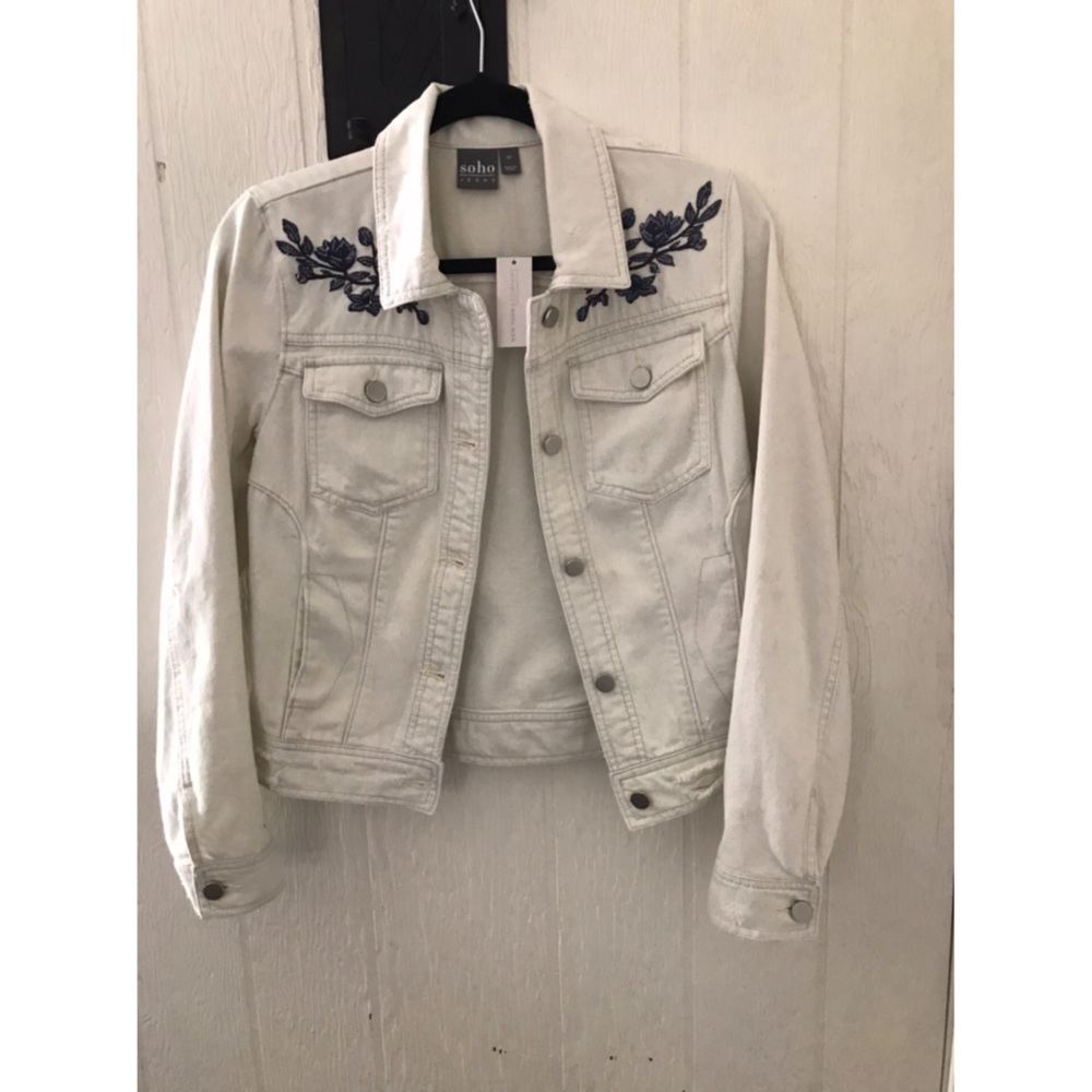 New York & company SOHOJean jacket Blue embroidery